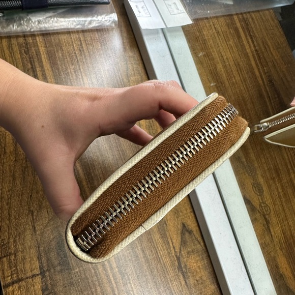 🔥LIMITED TIME SALE🔥Prada Zip Wallet - Picture 3 of 10